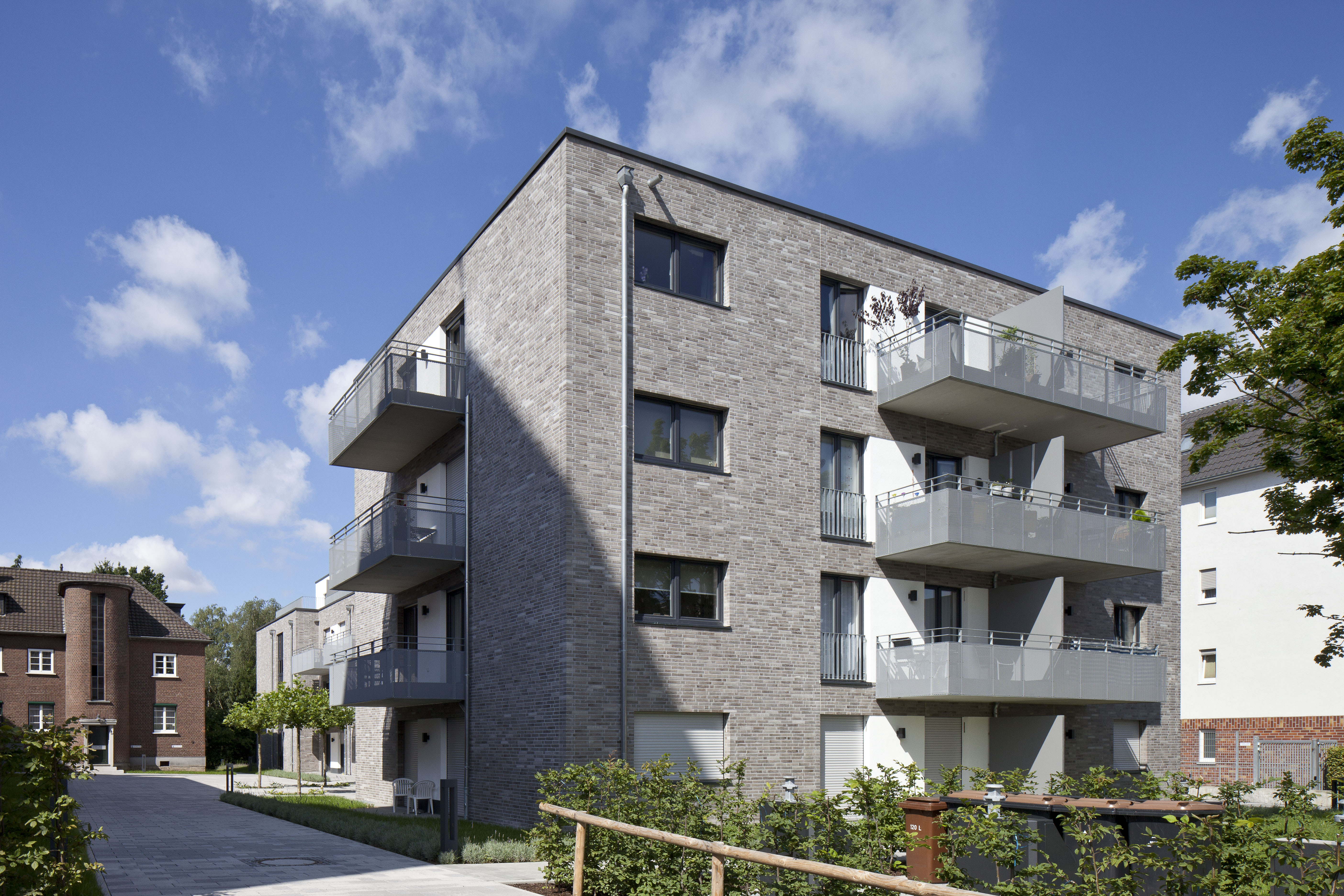 232905800003 Carree der Begegnung Troisdorf DE BK Capri 04