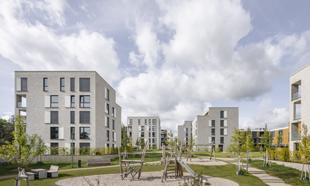 232905800033 Pandion Leon Leonberg DE BK Kansas 03