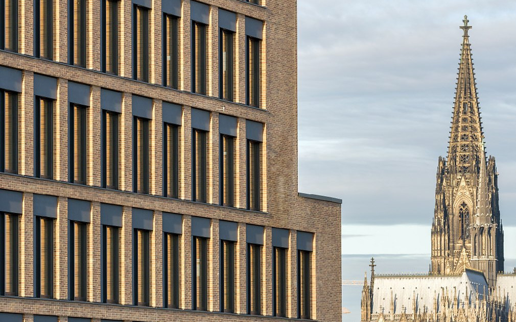 232905800038 Zurich Campus Messecity Koeln DE BK San Remo 21 Schilling