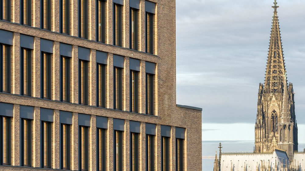 232905800038 Zurich Campus Messecity Koeln DE BK San Remo 21 Schilling