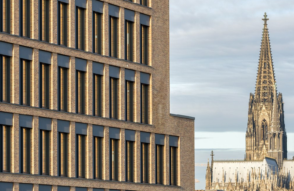 232905800038 Zurich Campus Messecity Koeln DE BK San Remo 21 Schilling