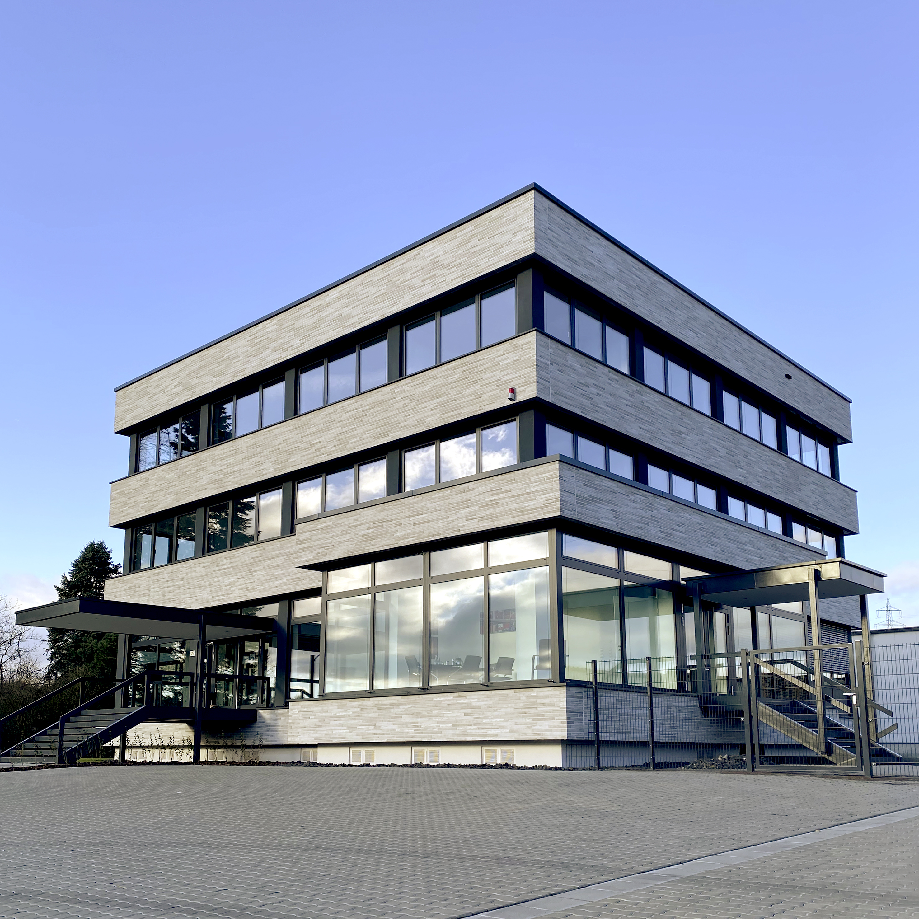 234704800035 Interbau Blink Ransbach Baumbach DE Grande Argento 01